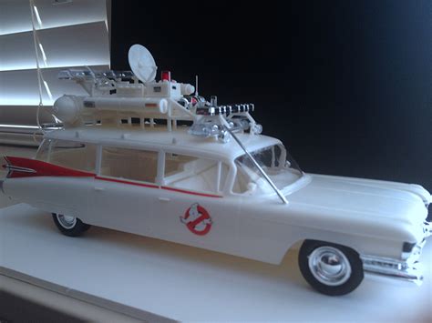 GHOSTBUSTERS Ecto-1A -- Plastic Model Car Kit -- 1/25 Scale -- #750 ...