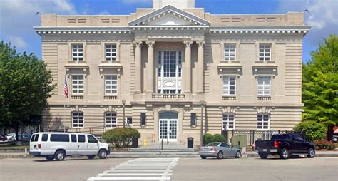 A look at the history of the courthouse in Jason Aldean's music video ...