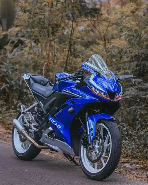 Sleek and Stylish Yamaha R15 in Blue