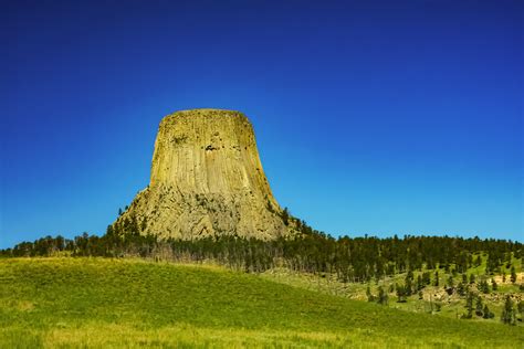 Devil's Tower WY [OC] [3888 x 2592] : r/EarthPorn