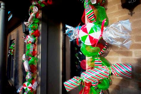 Diy Giant Candy Cane Decorations | Decoratingspecial.com