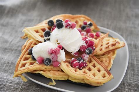 Try These Bold Sweet Waffle Toppings - Cooking 4 All