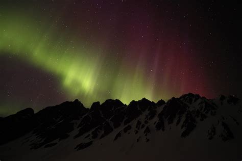 'Strong' Geomagnetic Storm Alert Raised; Auroras May Light Up US Skies ...