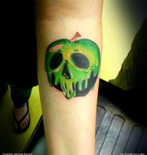 Poison Apple Tattoo Design | Tatuaje de manzana, Tatuajes blancos, Tatuajes de halloween