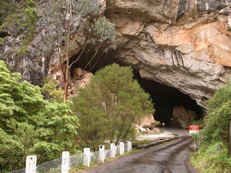 Jenolan Caves, NSW - Aussie Towns