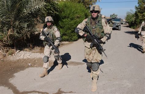 File:A CO 1-18IN 2BDE 1ID on patrol Iraq Nov 2004.jpg - Wikimedia Commons