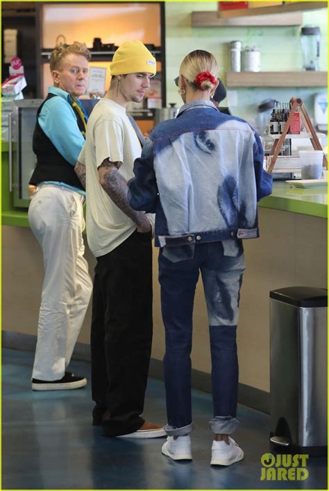 Justin & Hailey Bieber Do Wellness Shots Together at Earthbar: Photo ...