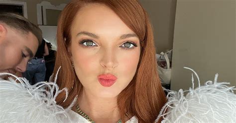 Lindsay Lohan gets her pout on and stuns fans with glam behind-the ...