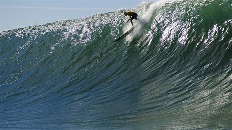 Mavericks Surf Competition called off for this week