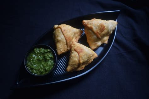 Samosa and sauce - PixaHive