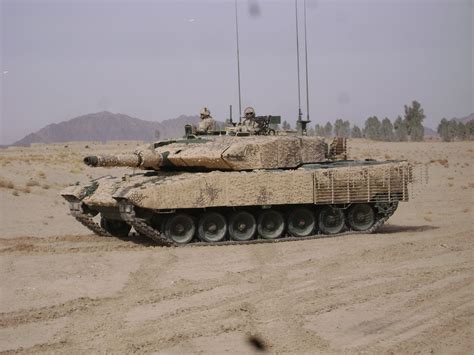 LEOPARD 2 A4 | Army vehicles, Battle tank, Military vehicles