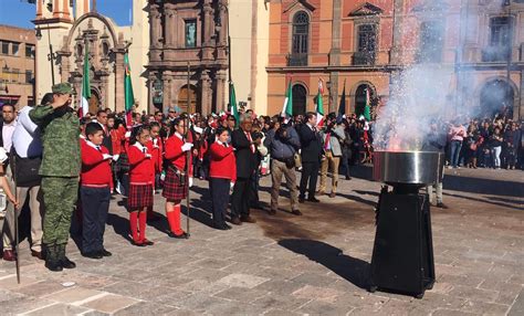 Participan 30 escuelas en Juramento a la Bandera en SLP | San Luis Potosí