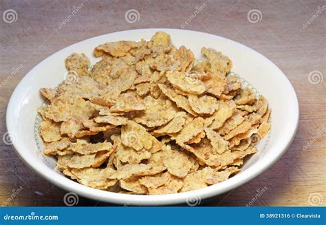 Breakfast Cereal in a Dish or Bowl. Stock Photo - Image of dish, vitamins: 38921316