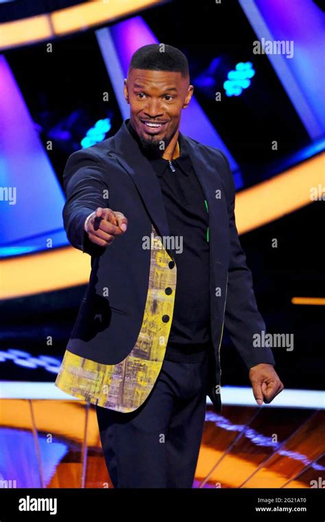 BEAT SHAZAM, host Jamie Foxx, Everybody Dance Now!', (Season 2, ep. 402 ...