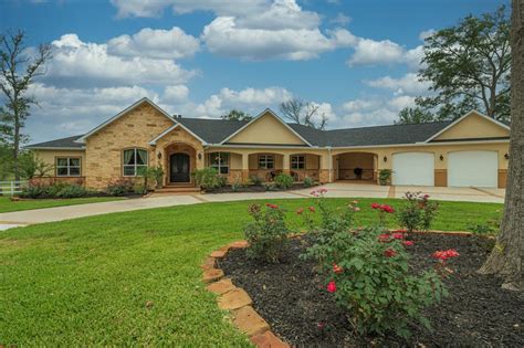 Homes for Sale in Montgomery TX with Acreage | Mason Luxury Homes