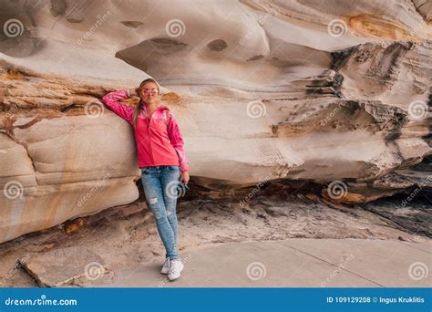 Young Girl Hiking on Bondi Beach Stock Photo - Image of path, explore: 109129208