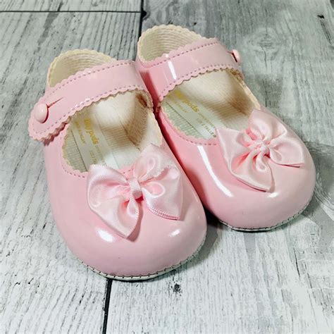 Baby Girl Pink Patent Pram Shoes with Pink Bow and Soft Sole – Lullaby Lane Baby Shop