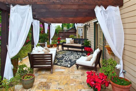 Curtain Call: The Guide to Pergola Curtains