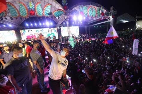 Marcos-Duterte team barnstorms most vote-rich province | Inquirer News