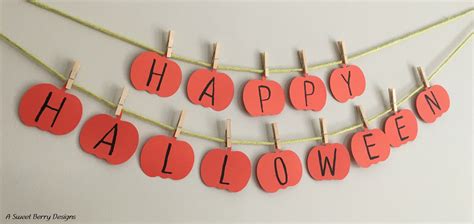 Happy Halloween Banner featuring Cricut | A Sweet Berry Designs Blog