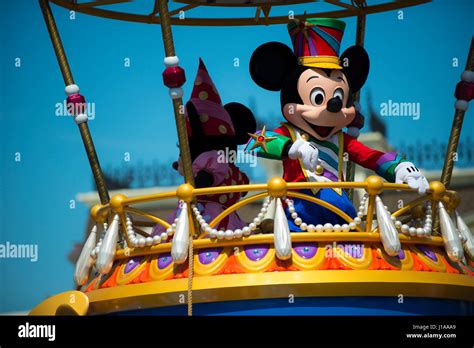 Walt Disney World characters Stock Photo - Alamy