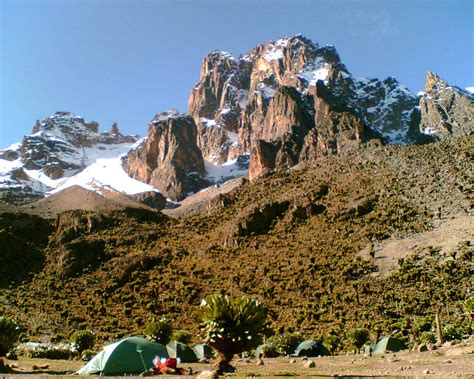 RUTA 5 DÍAS "SUBIDA MONTE KENIA" - Viajar en Femenino