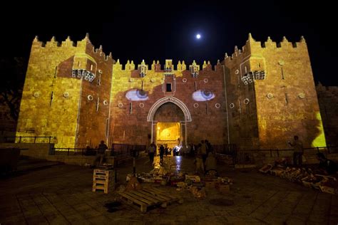 Lights On: Damascus Gate Illuminates Jerusalem Night - NBC News