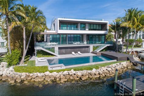 Lovely modern beachfront home in Miami, Florida : r/Houseporn