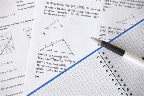 escritura a mano de tareas geométricas en examen, práctica, prueba o prueba en clase de ...