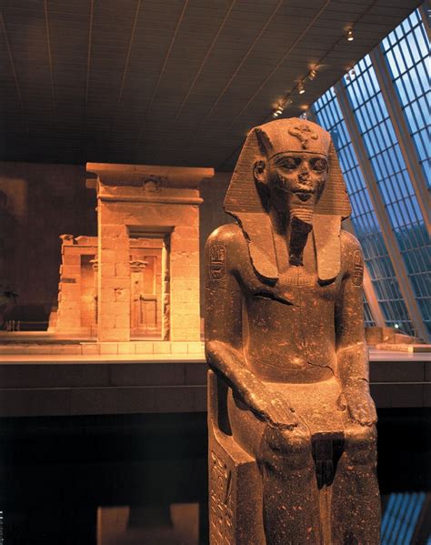 Ancient Egyptian Statue of Hatshepsut of the Temple of Dendur ...