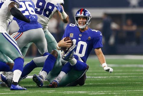 Eli Manning's Face Turns Meme-Worthy In A Hurry Against Cowboys | HuffPost