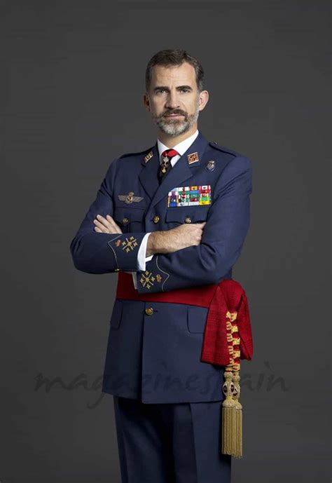 Felipe VI, ya tiene sus fotos oficiales como militar