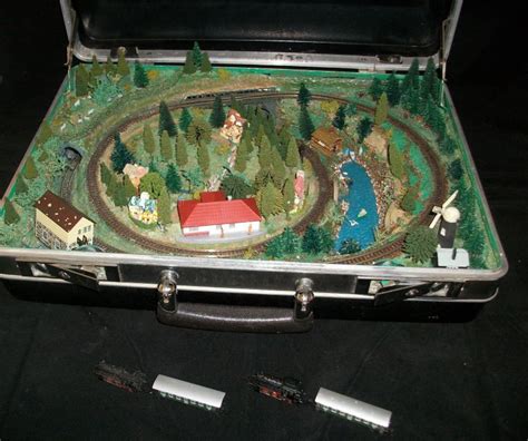 Unusual Z Gauge Marklin Train Set in Brief Case | Toy train, Model ...