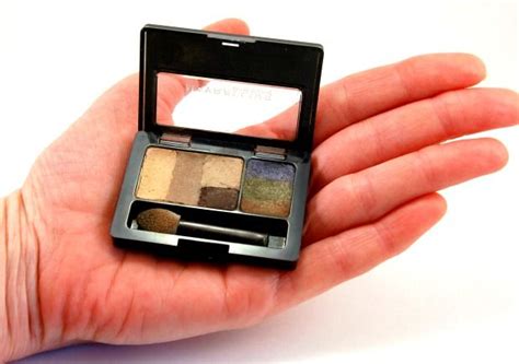 DIY: How to Make a Travel-Size Makeup Palette | Travel size products, Travel size makeup, Diy ...