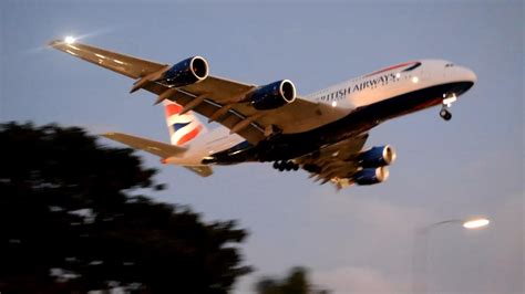 VIDEO British Airways Airbus A380 Landing at LAX by night