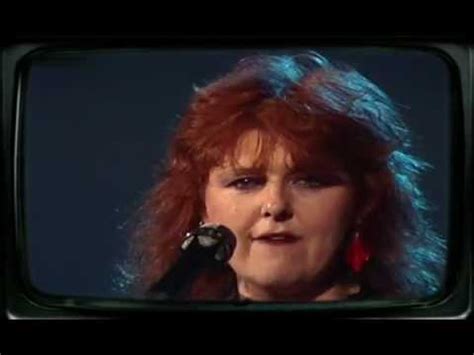 Maggie Reilly & Mike Oldfield - Get to France 1984 - YouTube