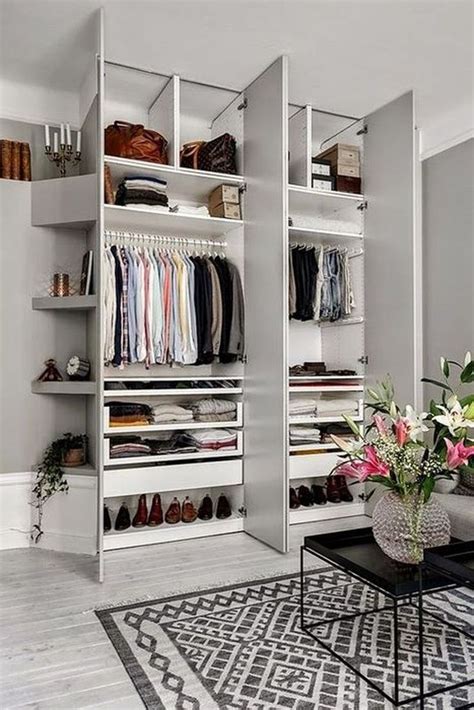 60 Inspiring Minimalist Walk In Closets Design Ideas https://decomg.com/60-inspiring-minimalist ...