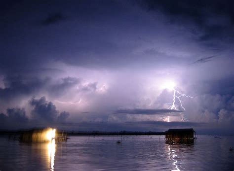 Electrifying! Lightning strikes this Venezuela town over 1000 times per ...