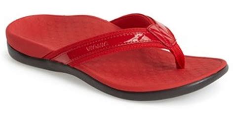 Vionic Tide Ii Flip-Flops in Red | Lyst