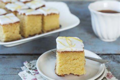 Lemon Drizzle Traybake Recipe | Odlums