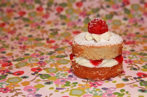 The Cake Trail: Mini Victoria sponge cakes