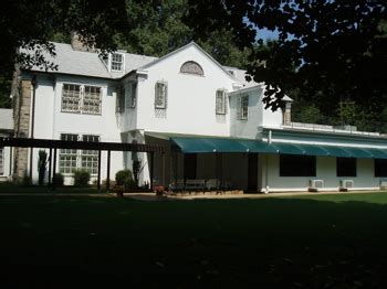 Elvis Presley's Graceland … What It Was Like in 1957