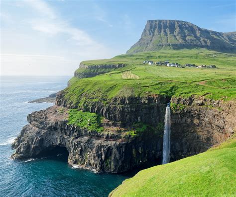 Gásadalur, village, falaises et cascade