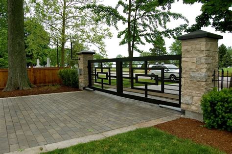 metal driveway gates | Modern fence design, Fence design, House fence ...