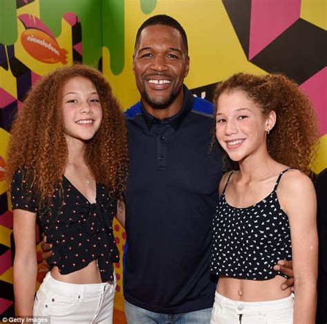 Michael Strahan brings twin daughters Isabella and Sophia to the Kids' Choice Sports Awards ...