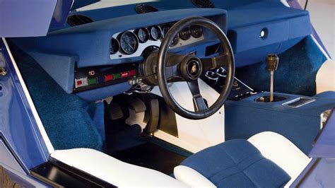 Lamborghini Countach - specifications, features, photos, videos