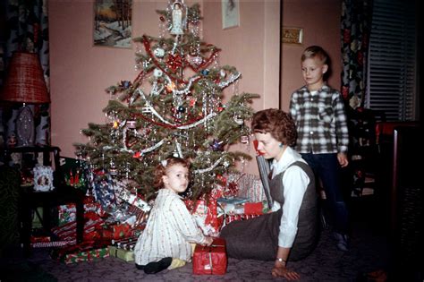 Your guide to how to replicate the vintage Christmas decor looks of the 1950s, 1960s, 1970s and ...