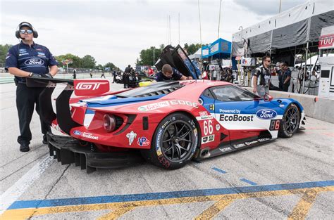 Up Close with The Ford GT LM Race Cars - 95 Octane