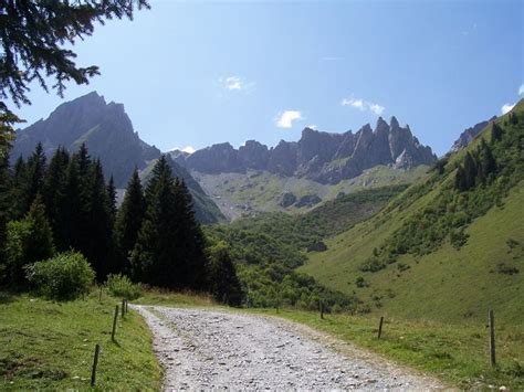 Aiguilles de la Pennaz et les Roches Franches (Tour du Mont Blanc ...