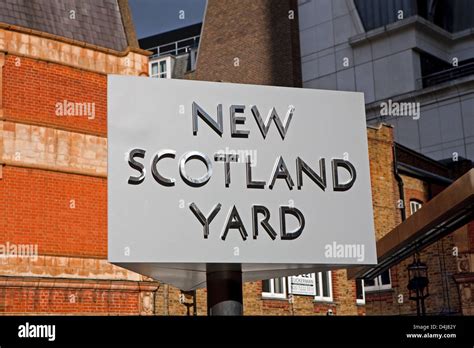 New Scotland Yard sign in London Stock Photo - Alamy